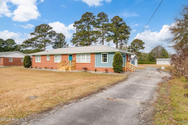 112 Mcmillan Street, Teachey, NC 28464