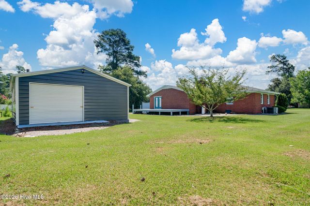 112 Mcmillan Street, Teachey, NC 28464