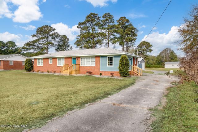 112 Mcmillan Street, Teachey, NC 28464