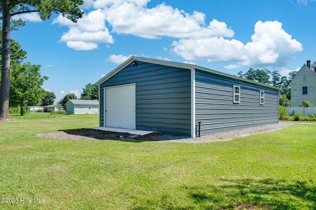 112 Mcmillan Street, Teachey, NC 28464