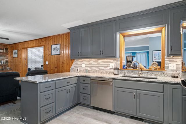 112 Mcmillan Street, Teachey, NC 28464