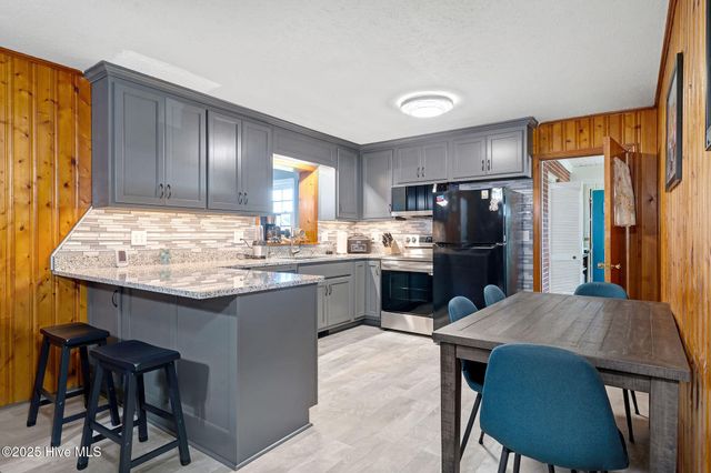 112 Mcmillan Street, Teachey, NC 28464