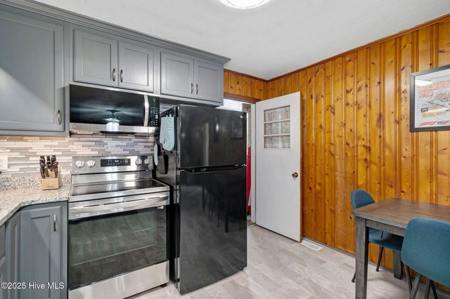 112 Mcmillan Street, Teachey, NC 28464