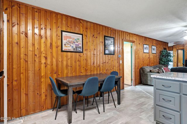 112 Mcmillan Street, Teachey, NC 28464