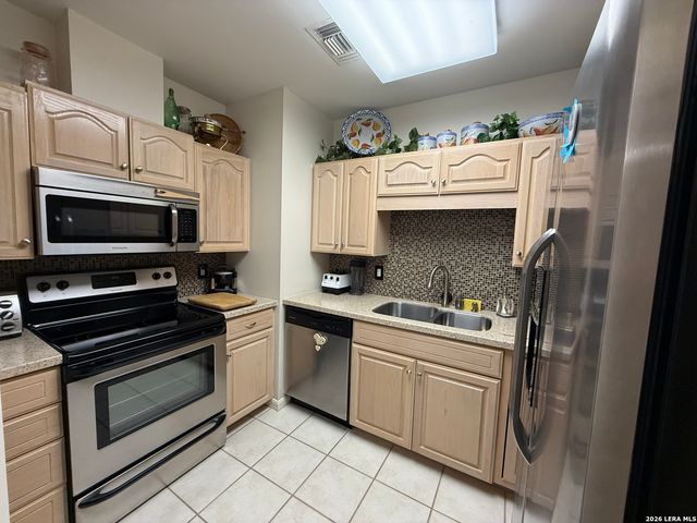 1 Towers Park Ln Apt 302, San Antonio, TX 78209