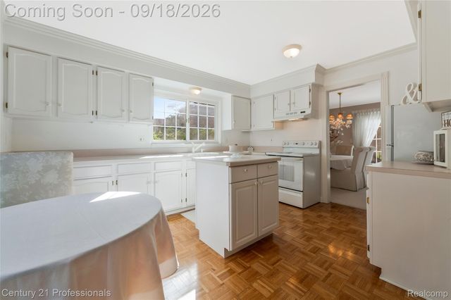 1875 Fordham Drive, Troy, MI 48098