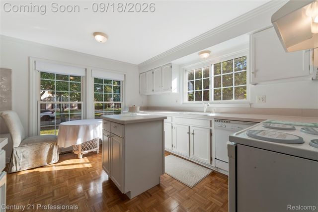 1875 Fordham Drive, Troy, MI 48098
