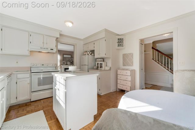 1875 Fordham Drive, Troy, MI 48098