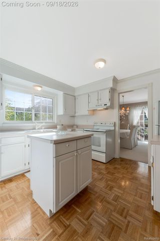 1875 Fordham Drive, Troy, MI 48098