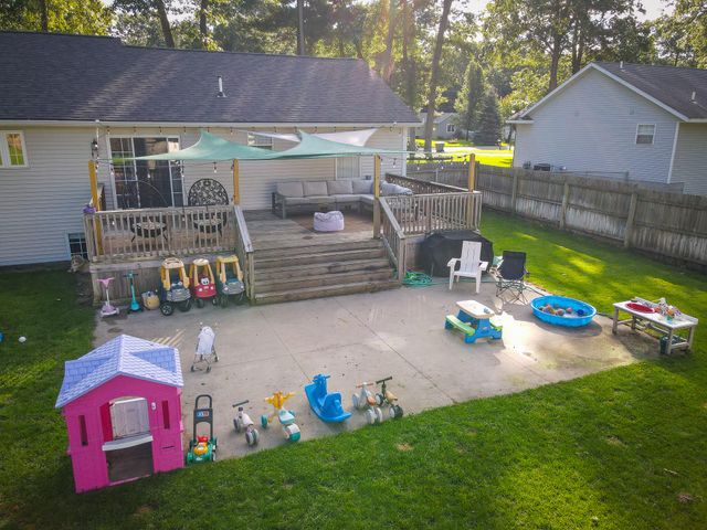 2063 Rambling Oak Drive, Muskegon Twp, MI 49445