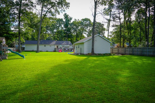 2063 Rambling Oak Drive, Muskegon Twp, MI 49445