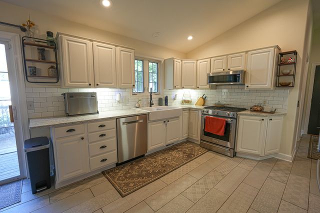 2063 Rambling Oak Drive, Muskegon Twp, MI 49445