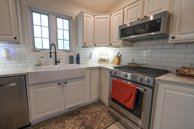2063 Rambling Oak Drive, Muskegon Twp, MI 49445