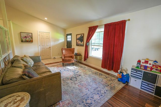 2063 Rambling Oak Drive, Muskegon Twp, MI 49445