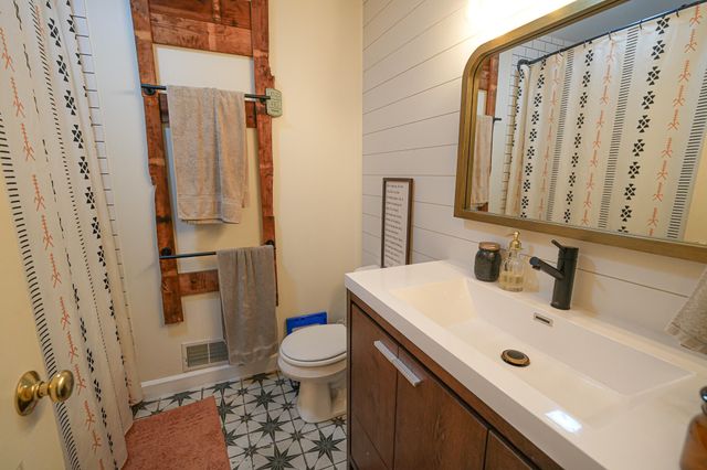 2063 Rambling Oak Drive, Muskegon Twp, MI 49445