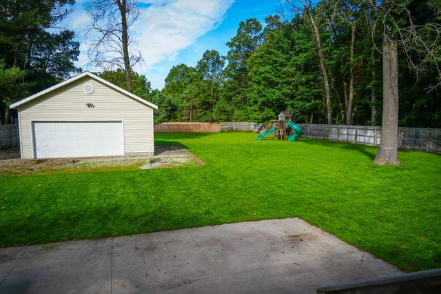 2063 Rambling Oak Drive, Muskegon Twp, MI 49445