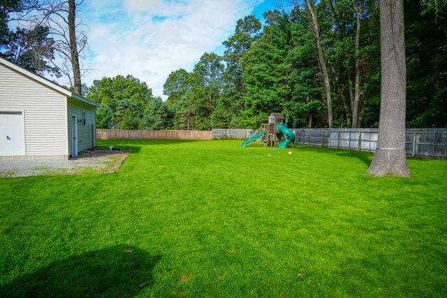2063 Rambling Oak Drive, Muskegon Twp, MI 49445
