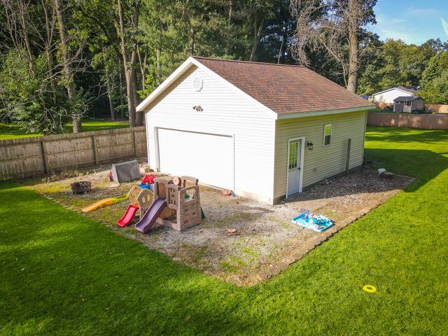 2063 Rambling Oak Drive, Muskegon Twp, MI 49445