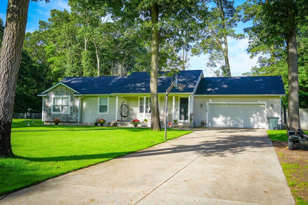 2063 Rambling Oak Drive, Muskegon Twp, MI 49445