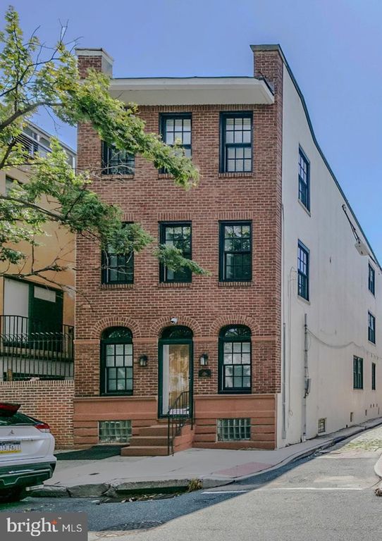 1016 BAINBRIDGE ST, PHILADELPHIA, PA 19147 — exterior