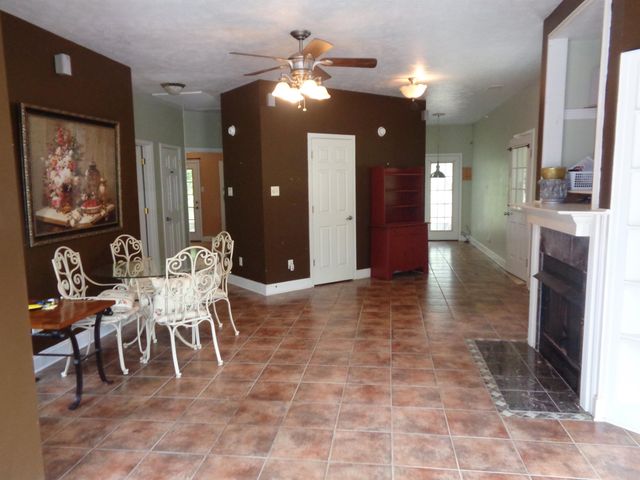 2141 CANDY LN, Burlison, TN 38015