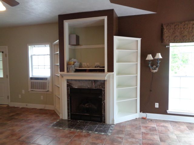 2141 CANDY LN, Burlison, TN 38015