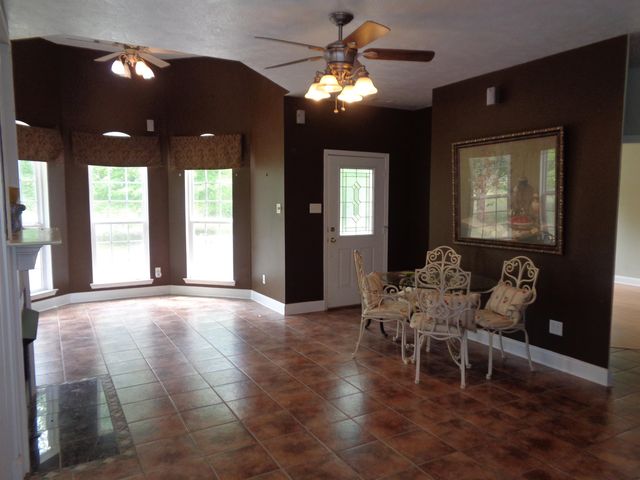 2141 CANDY LN, Burlison, TN 38015