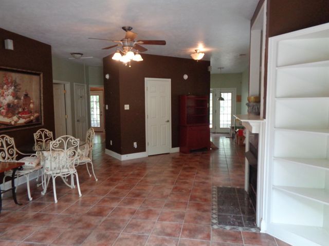 2141 CANDY LN, Burlison, TN 38015