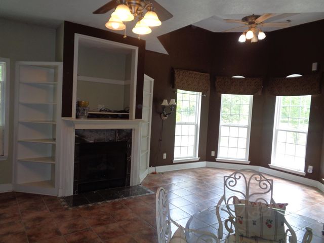2141 CANDY LN, Burlison, TN 38015