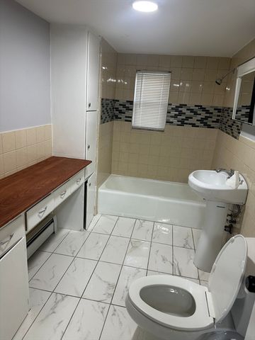 207 Washington St. 1, Quincy, MA 02169