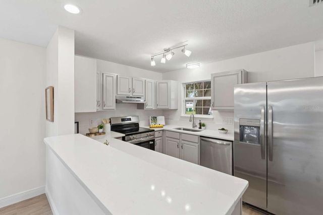 635 6TH AVENUE S, Jacksonville Beach, FL 32250