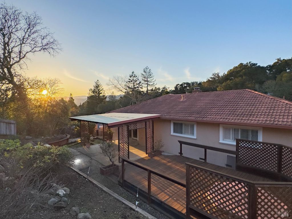 1292 Calle Del Arroyo, Sonoma, CA 95476