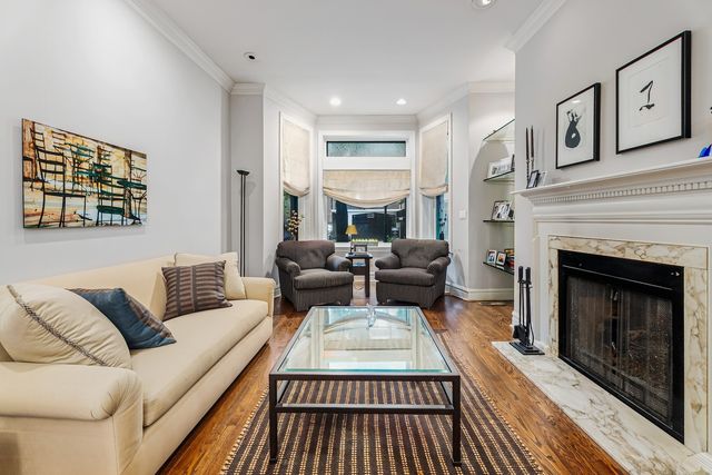 1329 N Dearborn Street 1, Chicago, IL 60610