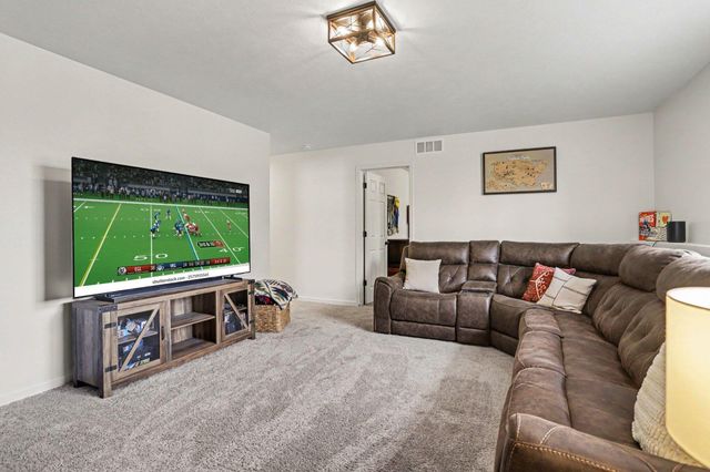 1637 Tea Pond Court, Vicksburg Vllg, MI 49097