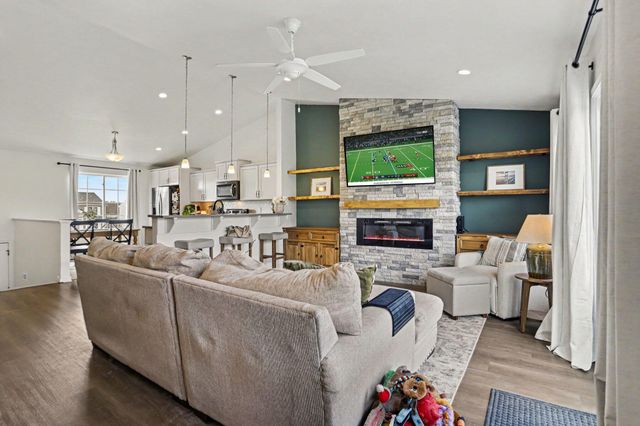 1637 Tea Pond Court, Vicksburg Vllg, MI 49097