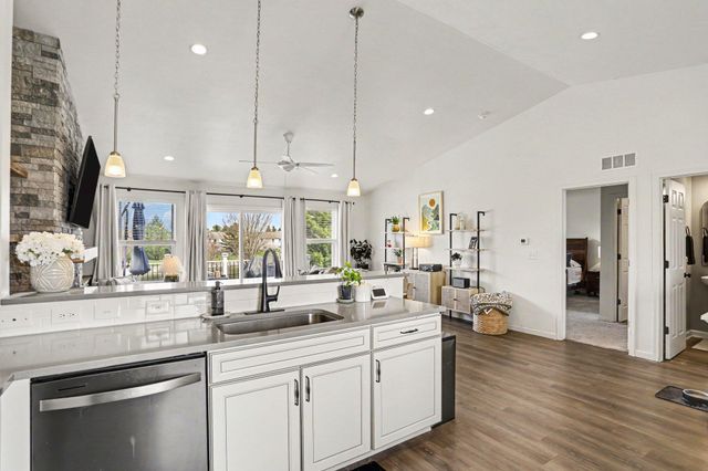 1637 Tea Pond Court, Vicksburg Vllg, MI 49097