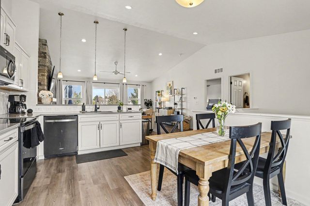 1637 Tea Pond Court, Vicksburg Vllg, MI 49097