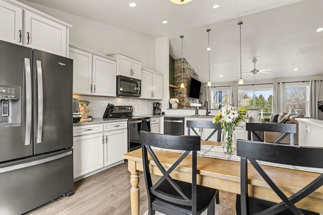 1637 Tea Pond Court, Vicksburg Vllg, MI 49097