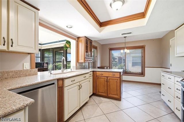 120 Fleur De Lis LN, Naples, FL 34112