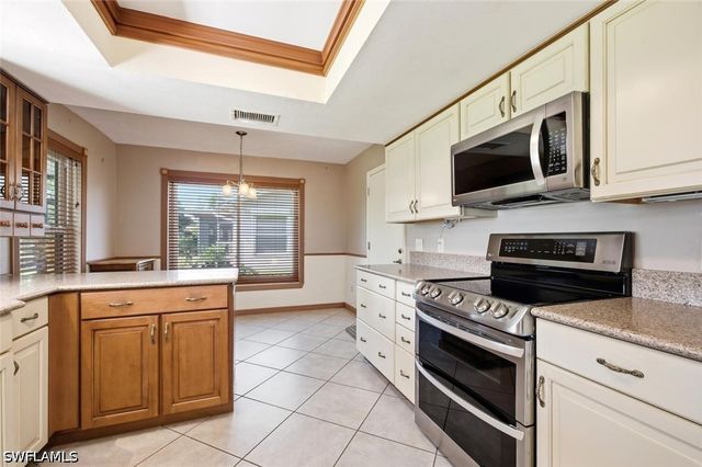 120 Fleur De Lis LN, Naples, FL 34112