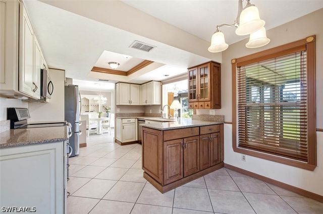 120 Fleur De Lis LN, Naples, FL 34112