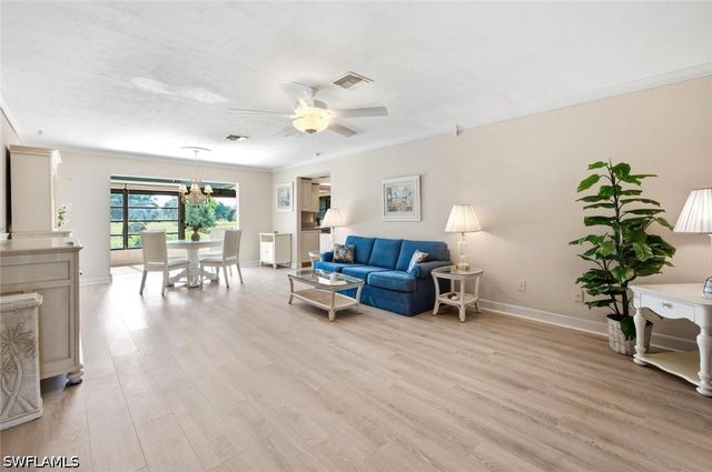 120 Fleur De Lis LN, Naples, FL 34112