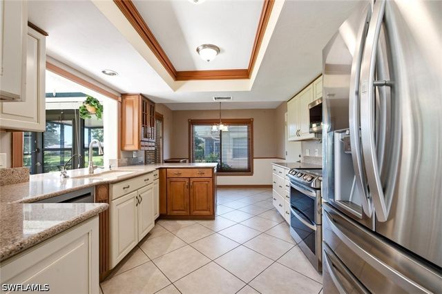 120 Fleur De Lis LN, Naples, FL 34112