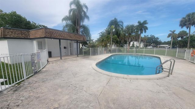 7232 SW 94th Pl E7, Miami, FL 33173