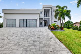 5362 Mayfair CT, Cape Coral, FL 33904
