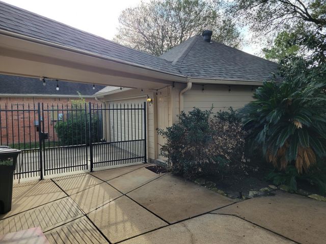 15907 Aberdeen Trails Drive, Houston, TX 77095