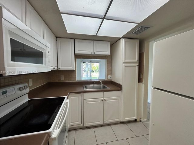 7625 Tam Oshanter Boulevard 102-2, North Lauderdale, FL 33068