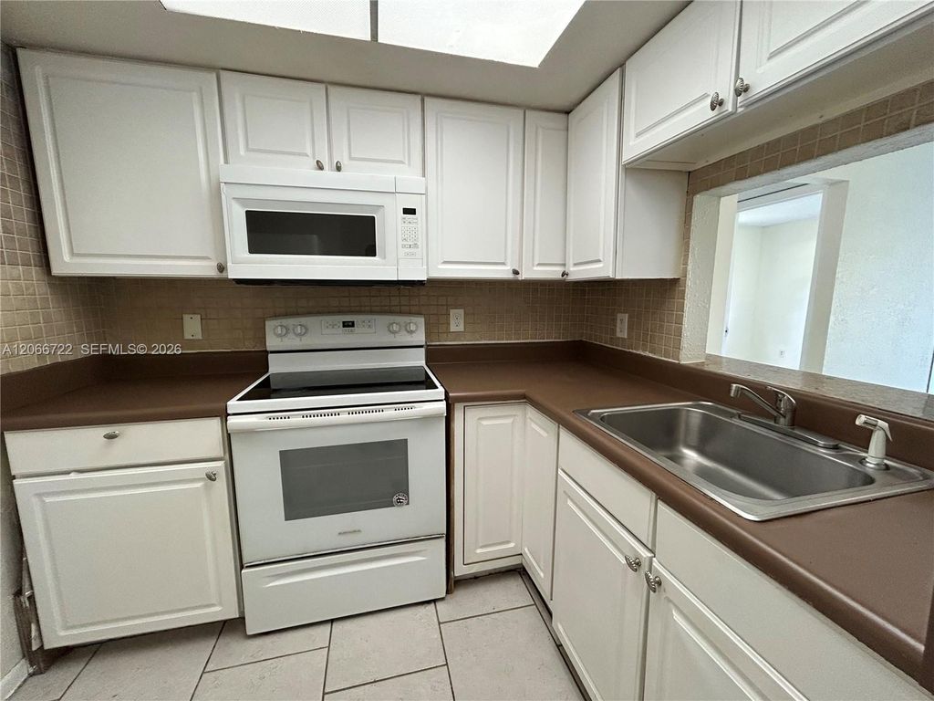 7625 Tam Oshanter Boulevard 102-2, North Lauderdale, FL 33068