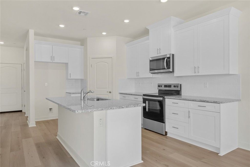 Image 2 of property listing at 14563 Indigo, Apple Valley, CA 92307