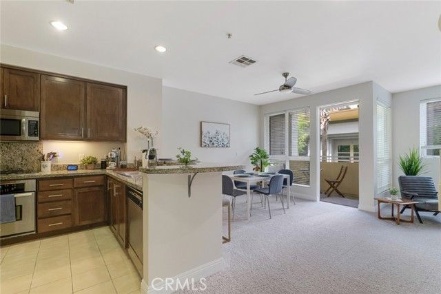 21301 Erwin Street 228, Woodland Hills (los Angeles), CA 91367